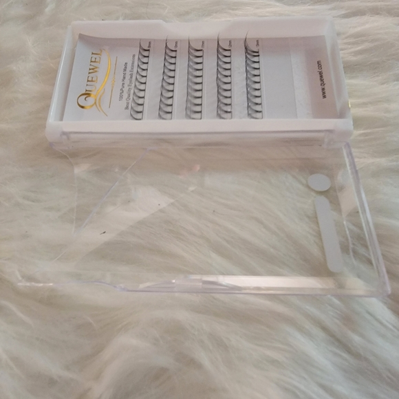 FREE WITH PURCHASE 🤑 Eyelash Extensions - Picture 3 of 3